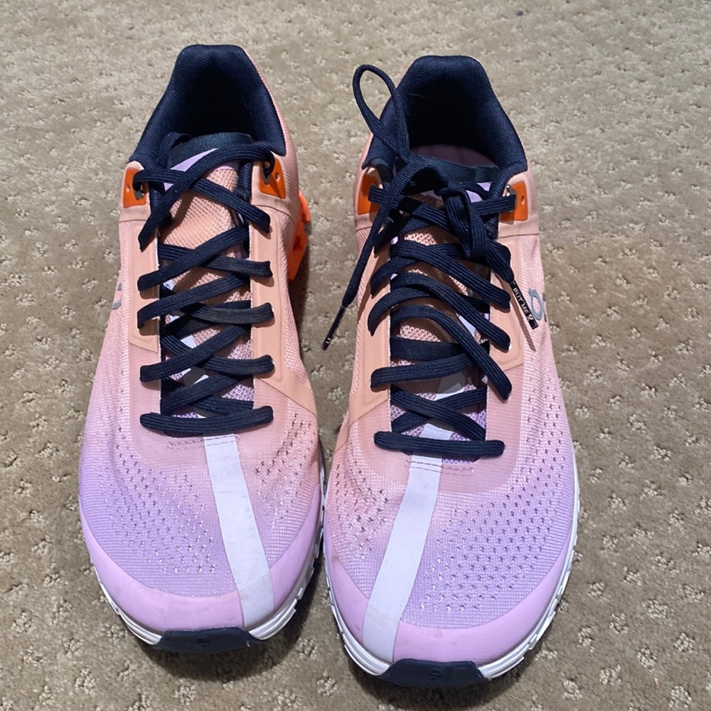 On cloud flow3 running, rose/Fiji color